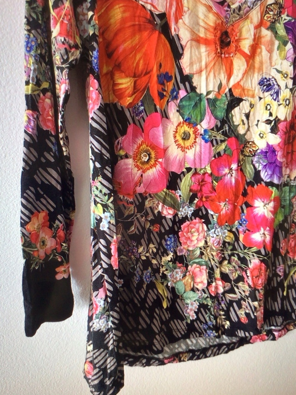 Johnny Was Multicolor Floral V-Neck Long Sleeve Top - Picture 2 of 10